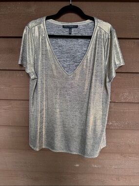 White House Black Market Metallic Gold V-Neck Short Sleeve Tee size XL